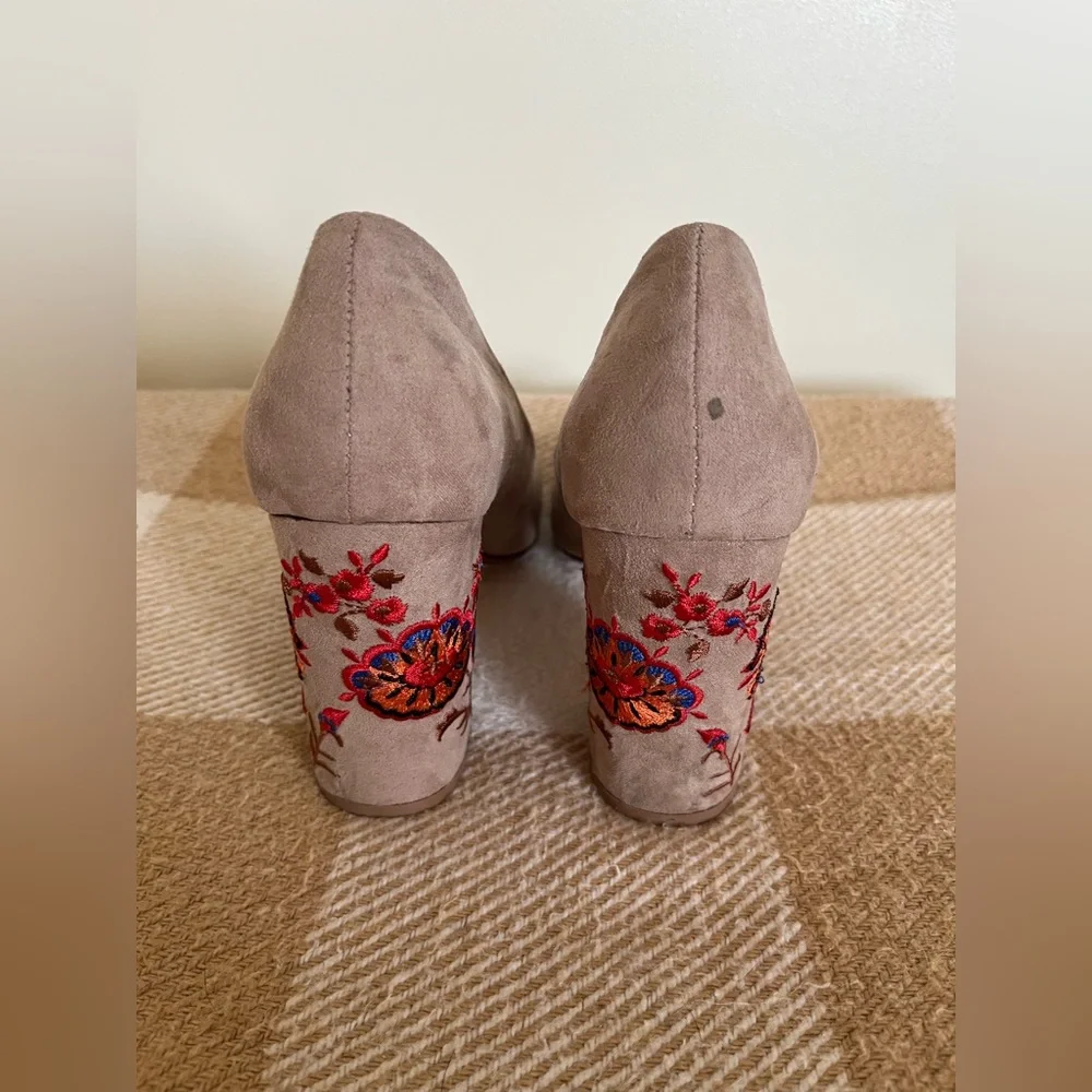 Restricted Chunky Embroidered Heels - Picture 6 of 6